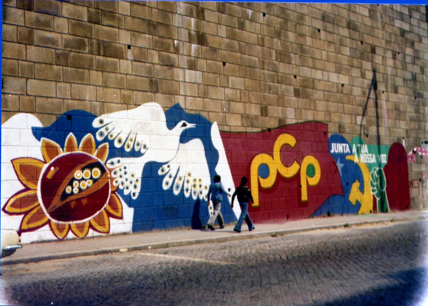 ‘Los muros de la reivindicación ciudadana: España y Portugal en los albores de la democracia’