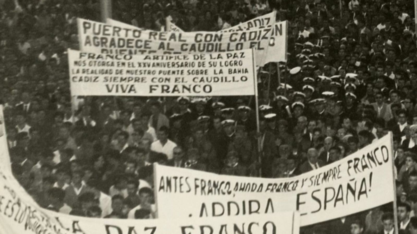 Súbditos de una dictadura, ciudadanos de una democracia